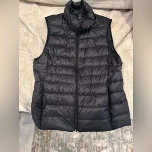 Uniqlo Black Quilted Vest